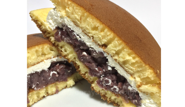 イオンプレミアムセレクト和たっぷりクリームの生どら焼き断面アップ