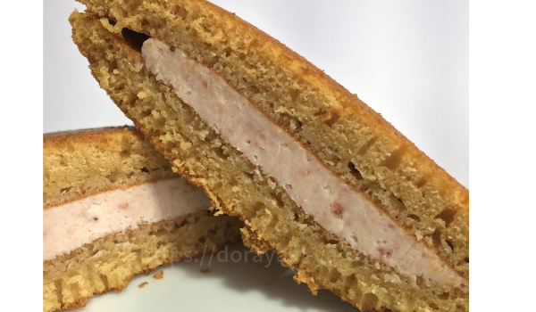 日野市紀の國屋「マスカルポーネどら焼きいちご」断面アップ