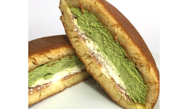 ローソンどらもっち宇治抹茶＆ホイップ断面アップ